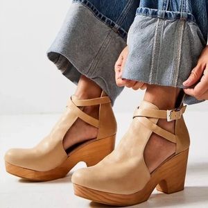Free people Cedar Clog/Color: Parchment